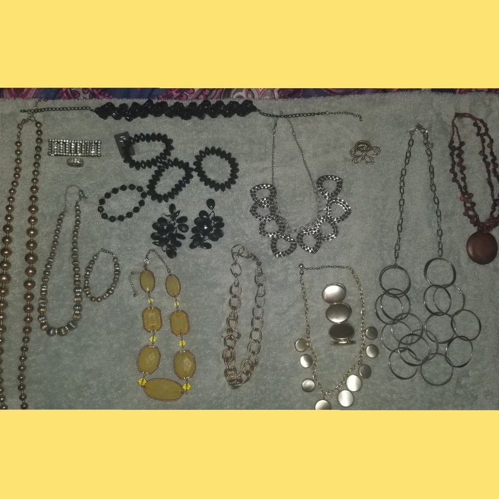 Mixed lot of jewelry